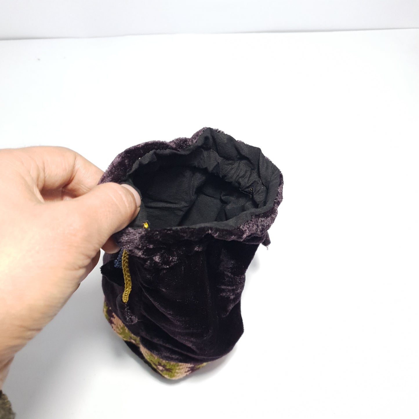 Handmade Velvet Jewellery Pouch - Gilgit Baltistan Embroidered Holder for Earrings & Rings