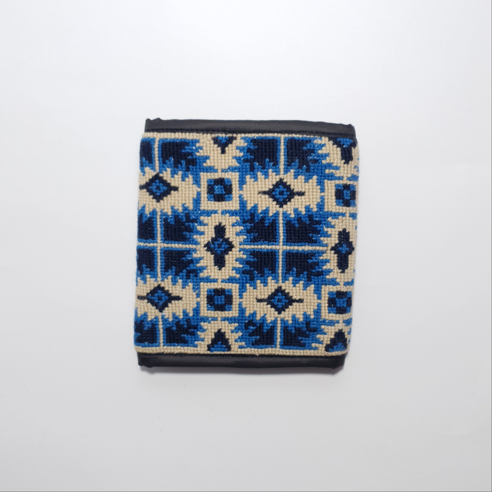 Handmade Men's Embroidered Woolen Wallet from Gilgit Baltistan - 9 Pocket Eco-Friendly Design