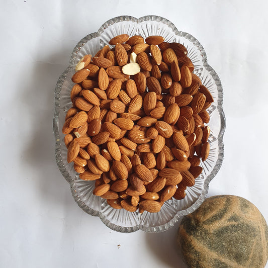 Premium Almonds (Badam Giri) from Gilgit Baltistan – Organic, Fresh & Nutrient-Rich | 100g – 1000g Packs
