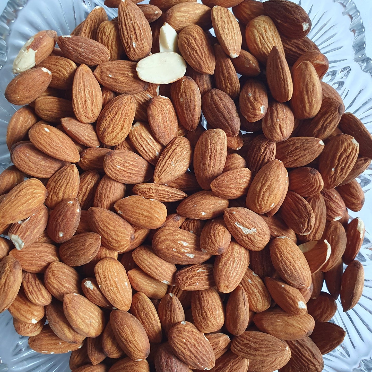Premium Almonds (Badam Giri) from Gilgit Baltistan – Organic, Fresh & Nutrient-Rich | 100g – 1000g Packs