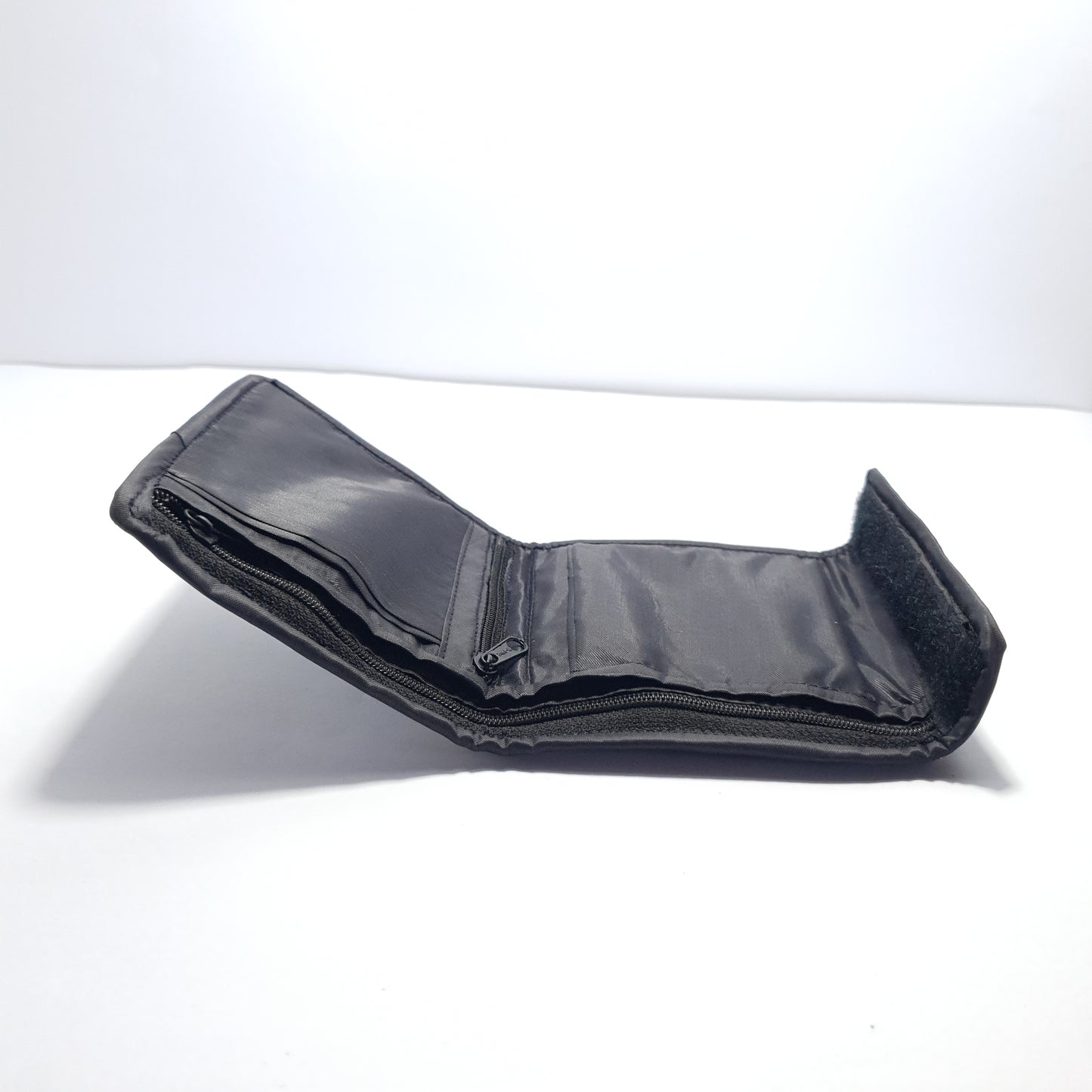 Handmade Men's Embroidered Woolen Wallet from Gilgit Baltistan - 9 Pocket Eco-Friendly Design