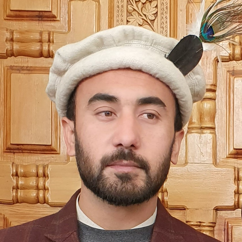 Gilgiti Woolen Cap for Men – Handmade with Feather