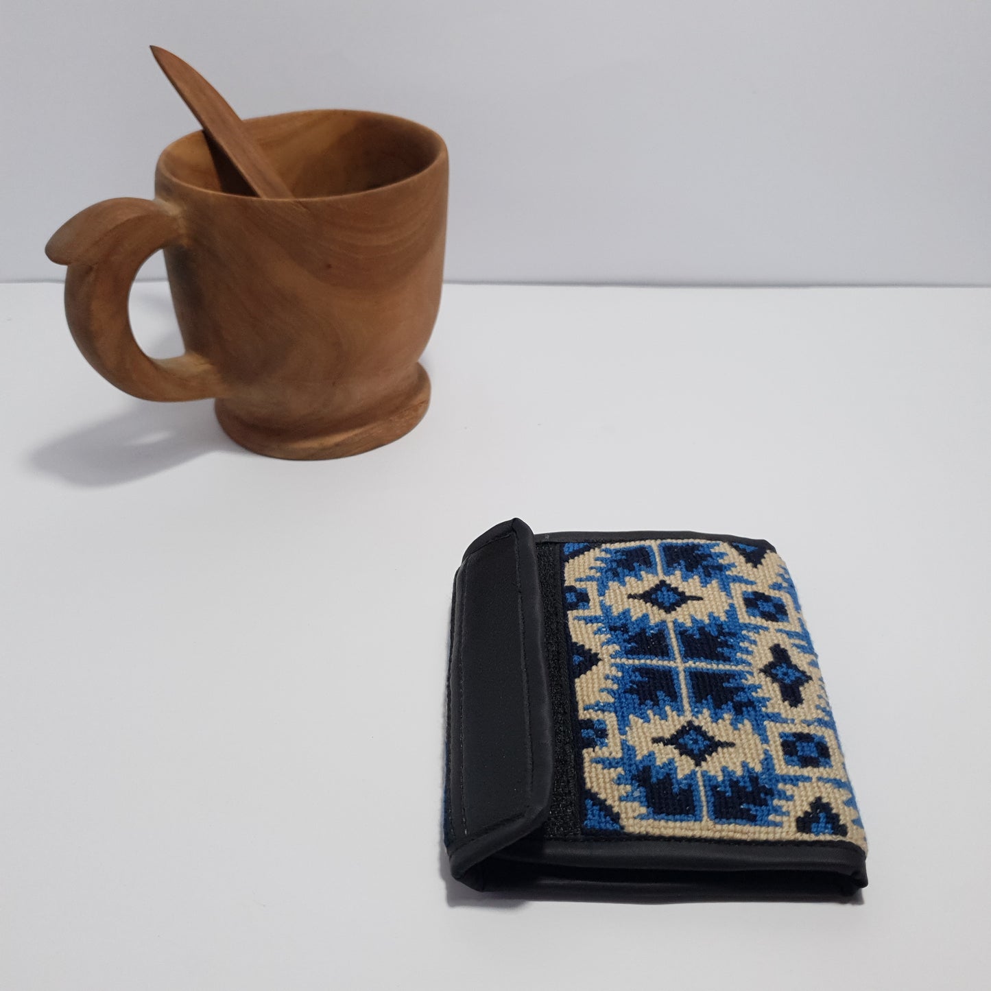 Handmade Men's Embroidered Woolen Wallet from Gilgit Baltistan - 9 Pocket Eco-Friendly Design